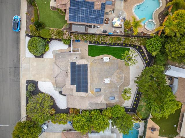 13358 Twin Circle Ct, Poway CA: https://media.crmls.org/mediaz/19a365d8-4070-46b2-b45b-bff0cbb3a4dc.jpg