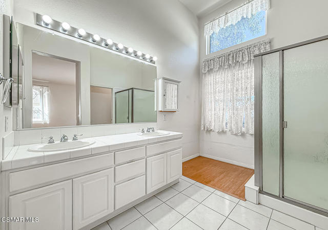 hPrimary Bedroom Suite5