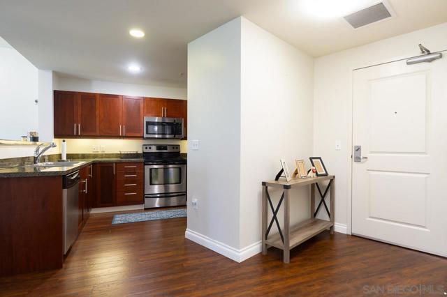 253 10Th Ave, San Diego CA: https://media.crmls.org/mediaz/19a3a078-f505-401e-a568-581d75326bc0.jpg