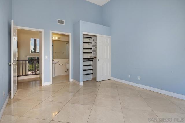 2475 Darlington, La Jolla CA: https://media.crmls.org/mediaz/19a3a415-3295-4a1e-8ddc-b25ab550df74.jpg