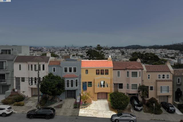 658 30Th Ave, San Francisco CA: https://media.crmls.org/mediaz/19a3e974-b35c-4138-a309-a76f1f648423.jpg