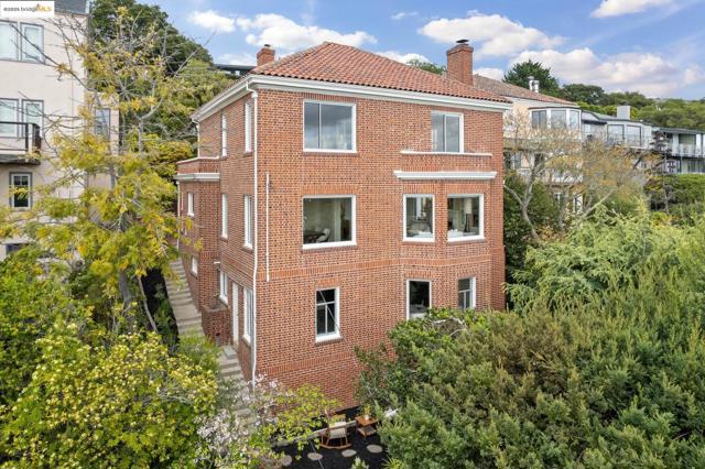 80 Oak Ridge Rd, Berkeley CA: https://media.crmls.org/mediaz/19a3ffd0-ef84-4531-92d1-d4117e74d3d9.jpg