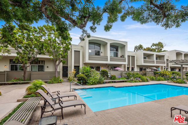 13234 Fiji Way, Marina del Rey CA: https://media.crmls.org/mediaz/19a450a3-d0f8-4e6b-9f5a-75bd5f9301e4.jpg