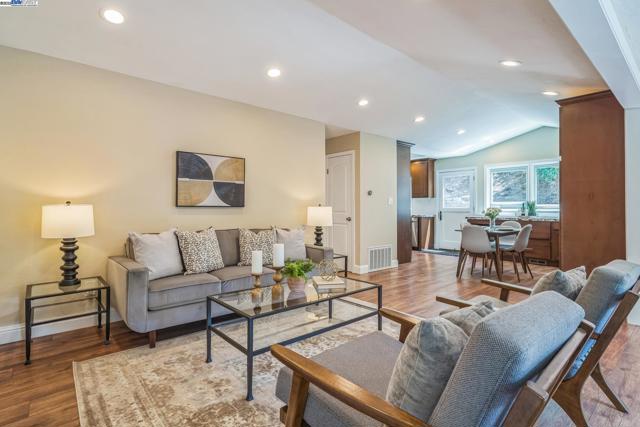 18698 Cull Canyon Rd, Castro Valley CA: https://media.crmls.org/mediaz/19a4e84d-d462-435b-8d21-8230a6c9f417.jpg