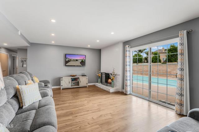 1215 Lawrence Way, Oxnard CA: https://media.crmls.org/mediaz/19a6573b-b699-4d18-98fa-83a8e6625dec.jpg