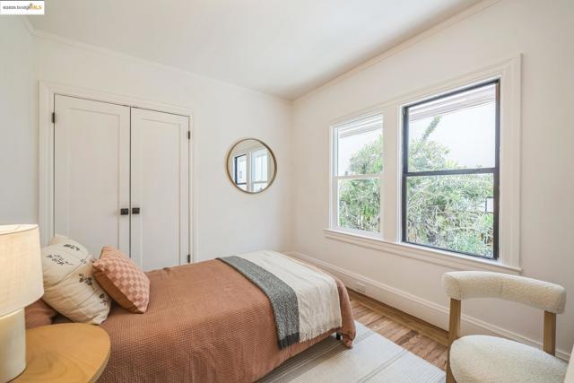 1515 Derby St, Berkeley CA: https://media.crmls.org/mediaz/19a676a1-6621-4a01-8f65-7864e709400e.jpg