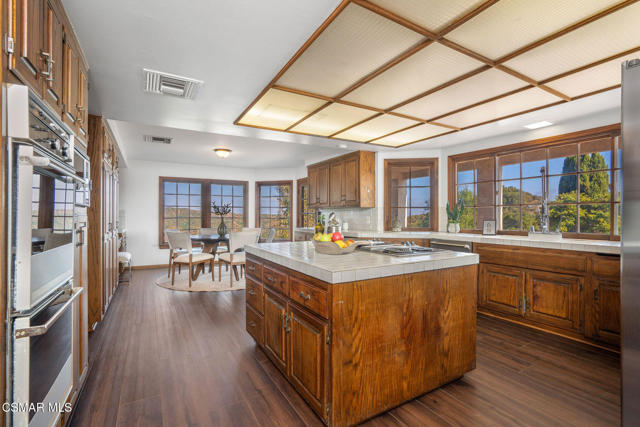 2457 Angelo Drive, Los Angeles CA: https://media.crmls.org/mediaz/19a6bfba-035a-49a6-854b-4f3341932521.jpg