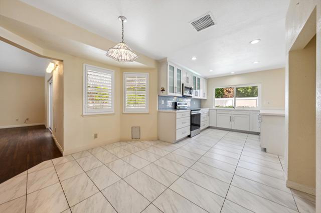 72890 Amber Street, Palm Desert CA: https://media.crmls.org/mediaz/19a6f368-8da1-4b24-9655-ae330031f6af.jpg