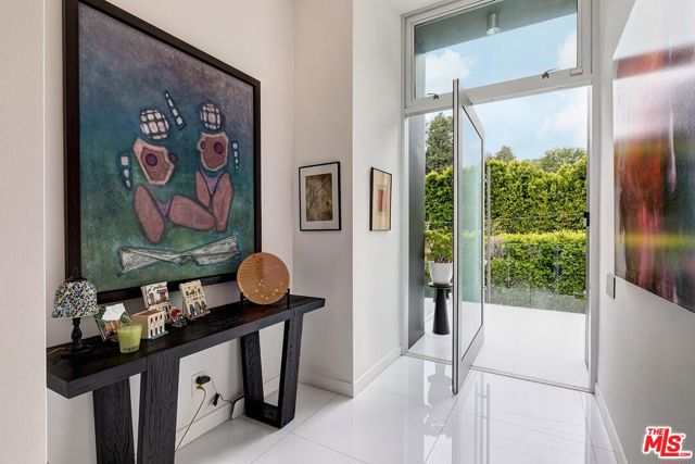 9792 Oak Pass Road, Beverly Hills CA: https://media.crmls.org/mediaz/19a7294b-b736-4abe-9a34-55a2a0136976.jpg