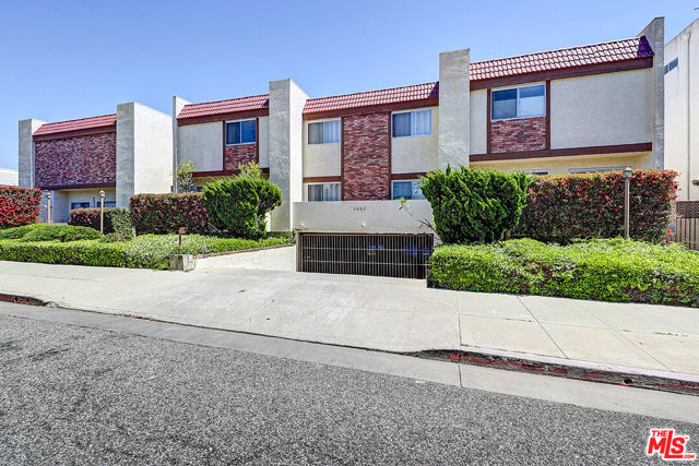 2452 Chelsea Place, Santa Monica CA: https://media.crmls.org/mediaz/19a77455-50f4-48d6-bb98-646a3afc1478.jpg