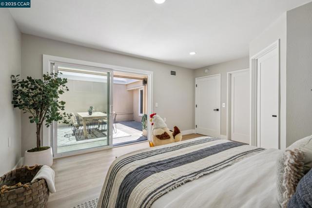 1736 Golden Rain Rd, Walnut Creek CA: https://media.crmls.org/mediaz/19a81b95-6657-4f4e-b3da-5cef6d09c5fc.jpg