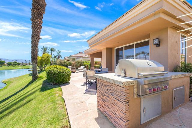 461 White Horse Trail, Palm Desert CA: https://media.crmls.org/mediaz/19a85f0f-a0a4-4fef-ad22-f45163b5d8e9.jpg