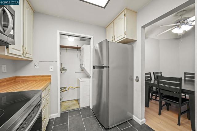 Image 9 of 25 For 25930 Kay Ave  201