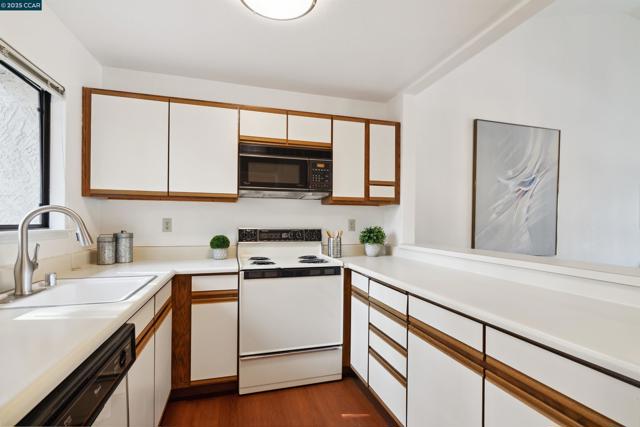 1731 S Villa Way, Walnut Creek CA: https://media.crmls.org/mediaz/19a8da40-a1fe-480a-ae4c-d6a2bc028889.jpg