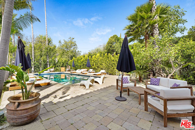 9451 Sunset Boulevard, Beverly Hills CA: https://media.crmls.org/mediaz/19a8ed2f-3082-49e2-b1e8-517f074c8215.jpg