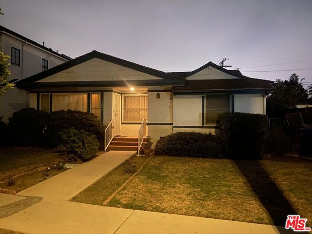 3660 Purdue Avenue, Los Angeles CA: https://media.crmls.org/mediaz/19a9354c-e29c-444a-811c-f14708bf4eda.jpg