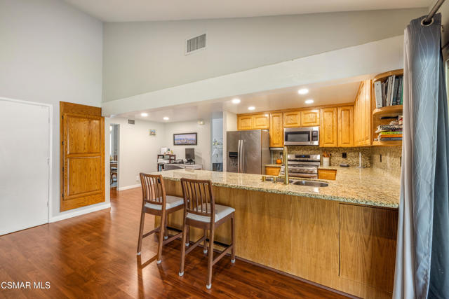 2345 Cragmont Court, Simi Valley CA: https://media.crmls.org/mediaz/19a935ef-b02d-4710-a7a8-0571c3d2e7b4.jpg