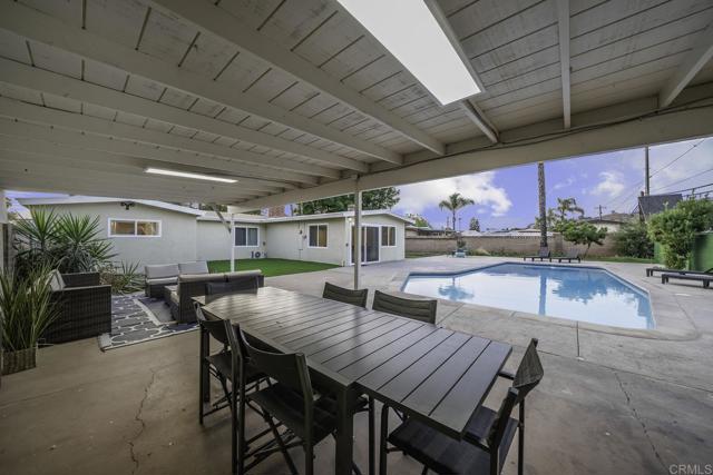 9903 Lindo Lake Place, Lakeside CA: https://media.crmls.org/mediaz/19a95725-e4b4-4c31-a640-d5364c2dc637.jpg