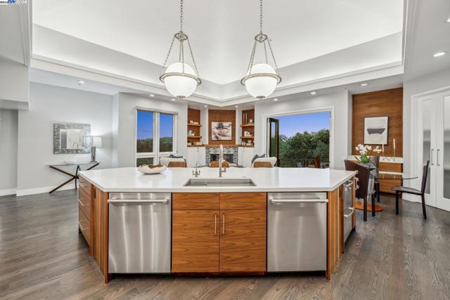 11 Leslyn Lane, Lafayette CA: https://media.crmls.org/mediaz/19aa0c2f-4358-404f-8908-2469b14a692e.jpg
