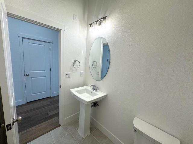 1261 Gypsum Court, Los Banos CA: https://media.crmls.org/mediaz/19aa18f2-86ad-4968-b43b-8fda33653894.jpg