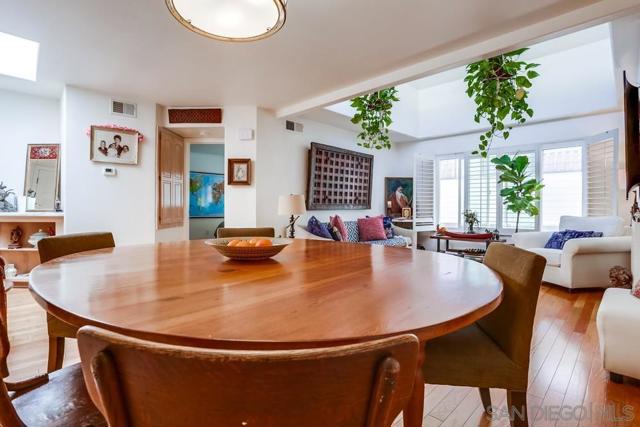 7560 Eads Ave, La Jolla CA: https://media.crmls.org/mediaz/19aa3755-3ca6-4f91-8461-8ff649bae196.jpg