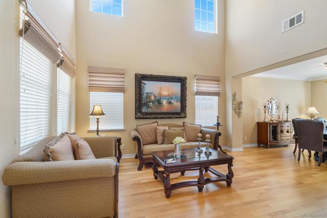 10286 Walnutdale St, San Diego CA: https://media.crmls.org/mediaz/19aa462e-9e6c-470f-9c45-b7ca2f28b70c.jpg