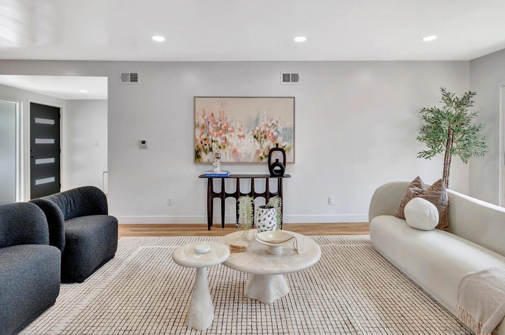 MLS #250034305SD img 2