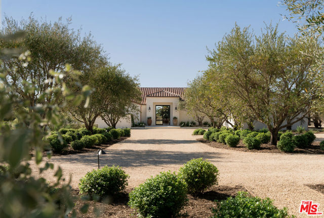 4200 Marina Drive, Santa Barbara CA: https://media.crmls.org/mediaz/19aae5cd-98b5-4ba2-a19f-e874f7c2df48.jpg