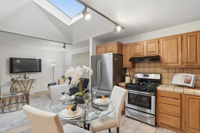 828 Weeks Street, East Palo Alto CA: https://media.crmls.org/mediaz/19aaebfd-6772-4f92-972a-231e886c0a88.jpg