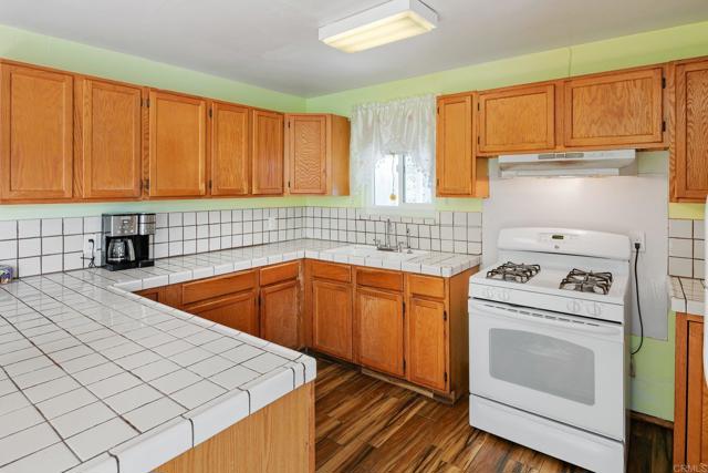 354 Sunrise Drive, San Ysidro CA: https://media.crmls.org/mediaz/19ab0968-d183-4f35-bcbc-505de2f1e57e.jpg