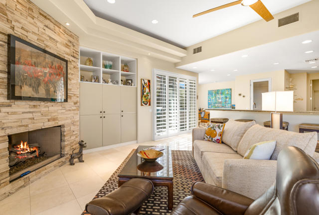 2000 S Caliente Drive, Palm Springs CA: https://media.crmls.org/mediaz/19ab783a-d29a-4278-80c4-35a92236ee87.jpg