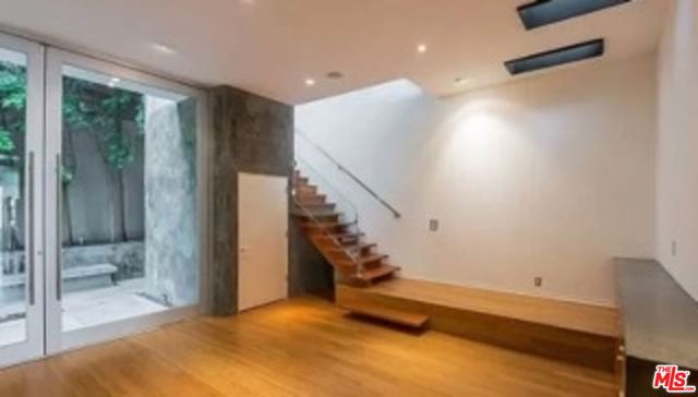 122 Mildred Avenue, Venice CA: https://media.crmls.org/mediaz/19ac4ba6-047d-48ee-9637-3d7bbecc6de0.jpg