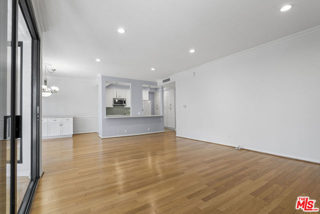 4477 Wilshire Boulevard, Los Angeles CA: https://media.crmls.org/mediaz/19ac6151-aa9a-424e-b971-ff165f5aa591.jpg