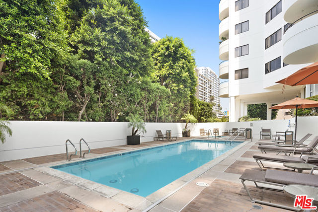 10560 Wilshire Boulevard, Los Angeles CA: https://media.crmls.org/mediaz/19ad1289-229d-49a8-a32d-1e251ae33dee.jpg