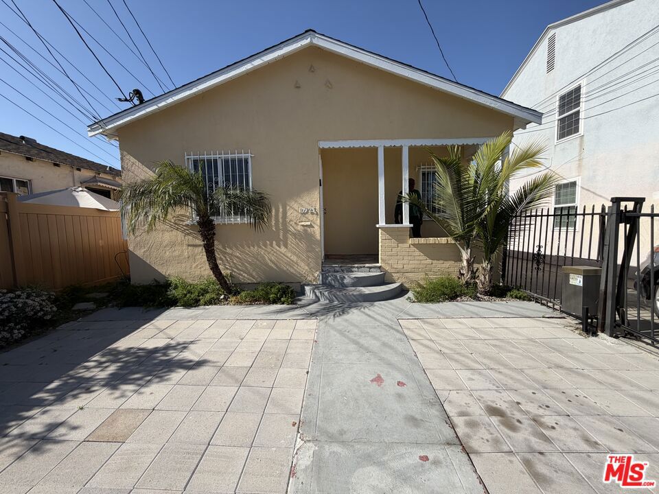 Multifamily at 10923 S Inglewood Avenue