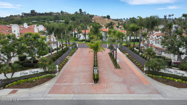 237 Camino Toluca, Camarillo CA: https://media.crmls.org/mediaz/19ad90a4-739b-470a-8d34-2324ae41b464.jpg