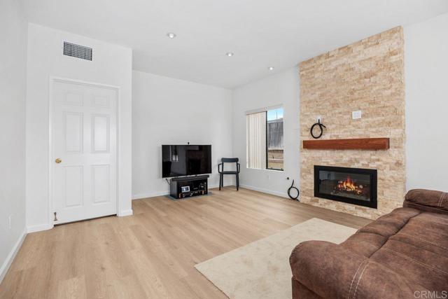 Detail Gallery Image 13 of 43 For 1956 Cherrywood St, Vista,  CA 92081 - 4 Beds | 2/1 Baths