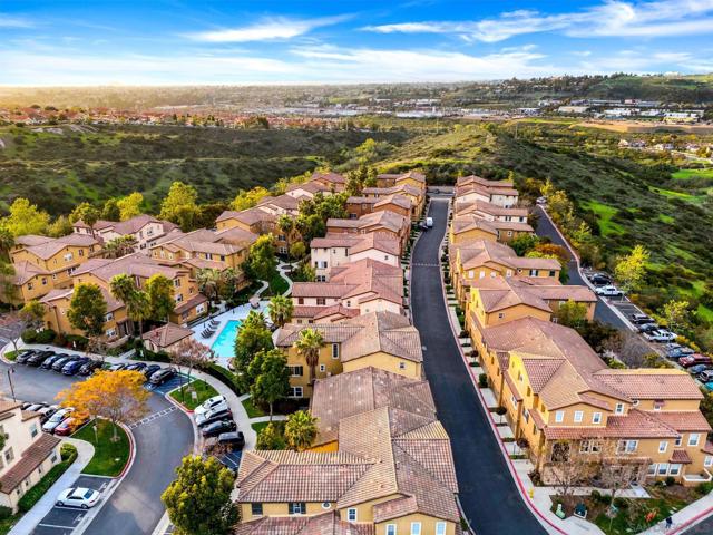 784 Portside Pl, San Diego CA: https://media.crmls.org/mediaz/19ae1265-fe96-40fa-9727-fa5abdf35eb6.jpg