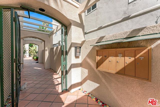 963 LARRABEE Street, 4 photo 4