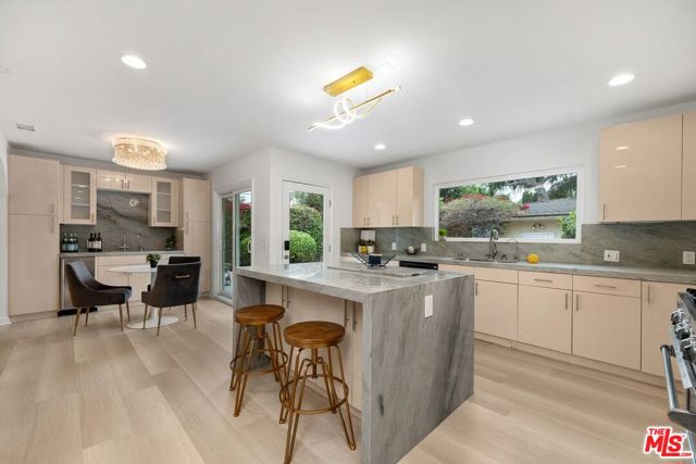 465 N Kilkea Drive, Los Angeles CA: https://media.crmls.org/mediaz/19af4d45-f5f1-4824-b836-0d93fd630178.jpg