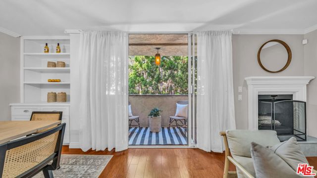 1130 9th Street, Santa Monica CA: https://media.crmls.org/mediaz/19b00d5f-54e4-4a25-9b62-772a0fe2e124.jpg