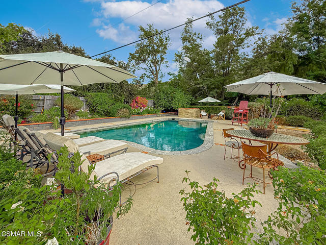 1888 El Monte Drive, Thousand Oaks CA: https://media.crmls.org/mediaz/19b01bbe-3955-4a30-be36-e8f45d4fd477.jpg
