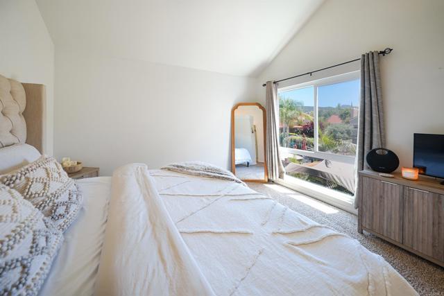 23822 Green Haven Lane, Ramona CA: https://media.crmls.org/mediaz/19b02871-d55b-4d68-96e9-07241ef956c4.jpg