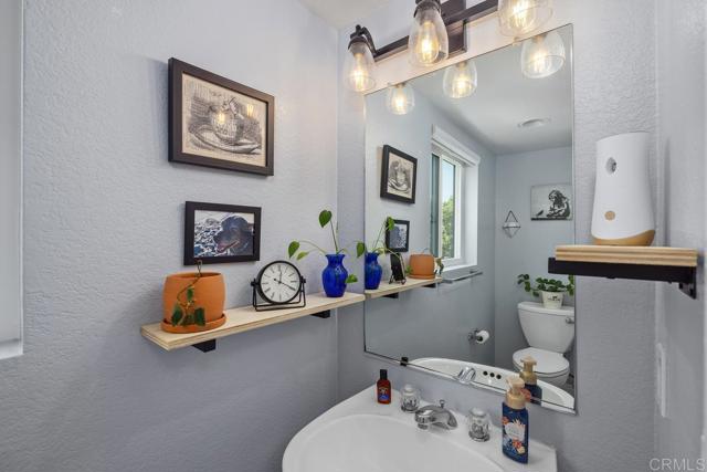 150 Rock Glen Way, Santee CA: https://media.crmls.org/mediaz/19b09fec-f0d8-40ab-aecc-93de2a7d003d.jpg