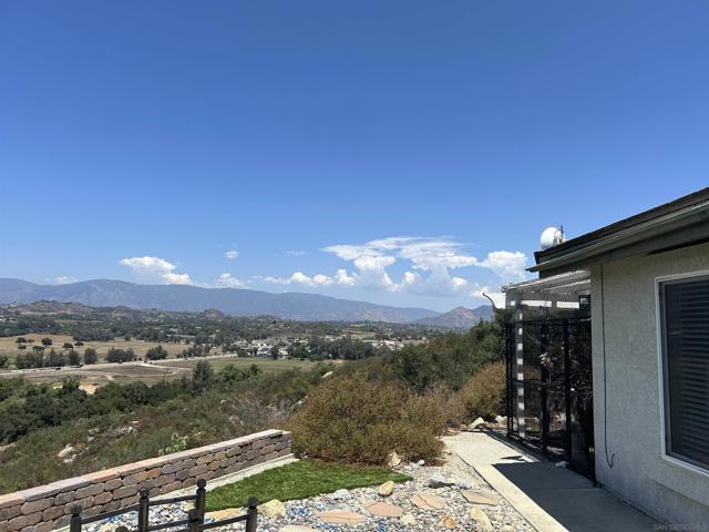 13804 Chaparral Terrace, Valley Center CA: https://media.crmls.org/mediaz/19b1464b-ee7d-424a-b0b3-a7fdd922603f.jpg