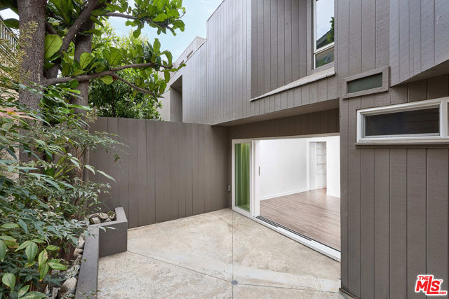 253 Fairview Street, Laguna Beach CA: https://media.crmls.org/mediaz/19b23ca3-6b2c-40e5-82d0-3ab9d031f8a0.jpg