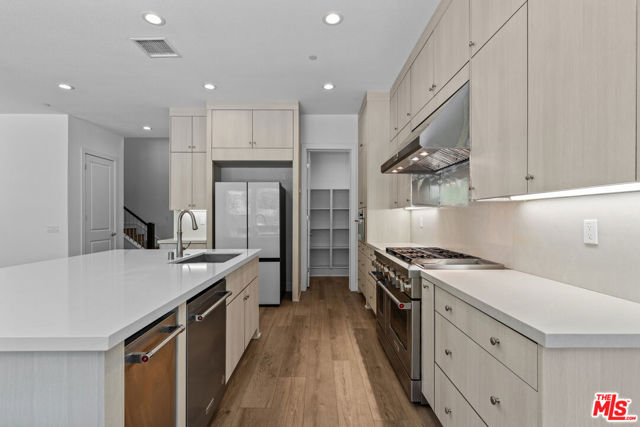 20723 W Deer Grass Court, Porter Ranch CA: https://media.crmls.org/mediaz/19b25813-bd3c-48e4-90f6-85970c40cf0f.jpg