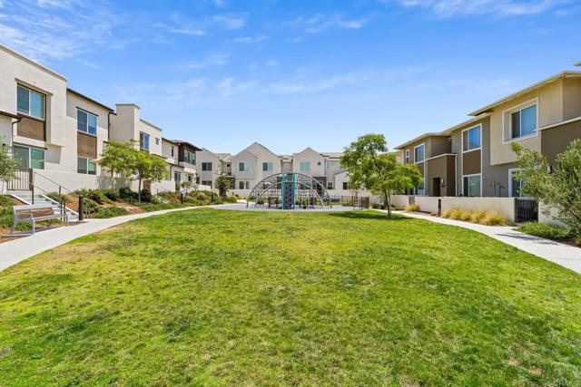 2199 Bluestone Circle, Chula Vista CA: https://media.crmls.org/mediaz/19b30fe1-bf97-4f58-9c5c-6da0e283c38e.jpg