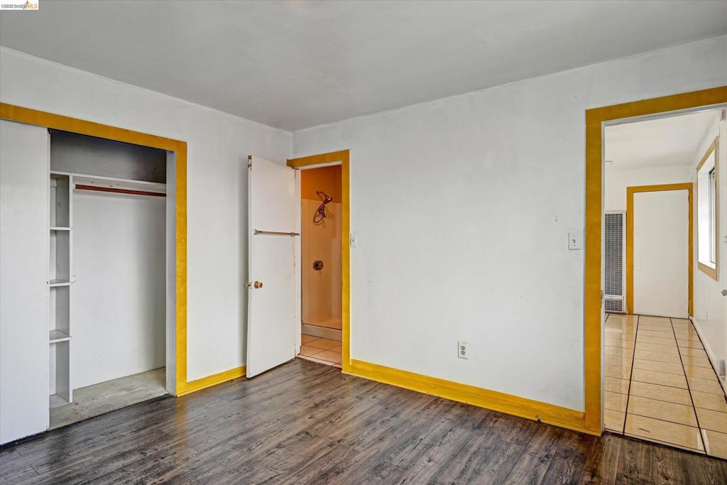 https://media.crmls.org/mediaz/19b3b9d1-f963-4ace-ab19-27367152d78a.jpg?preset=X-Large