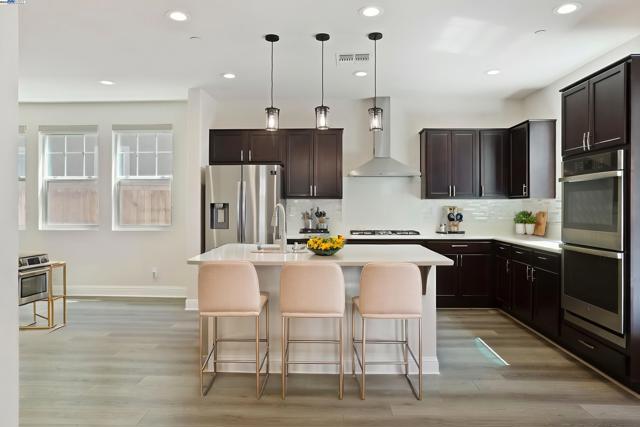 1503 S Oliveira Dr, Mountain House CA: https://media.crmls.org/mediaz/19b3c018-6d3b-4b66-be40-de867d57ee98.jpg